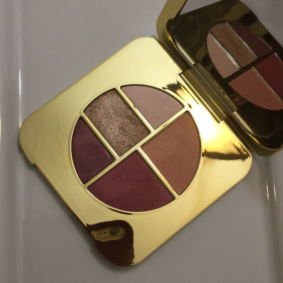 Tom Ford Limited Edition palette in Pink Glow. - Picture 2 of 5